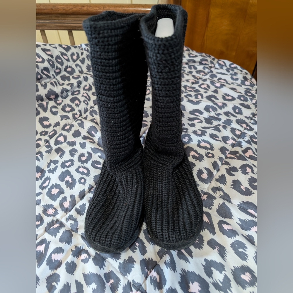 Ugg woman's size 6 classic crochet knit black boots